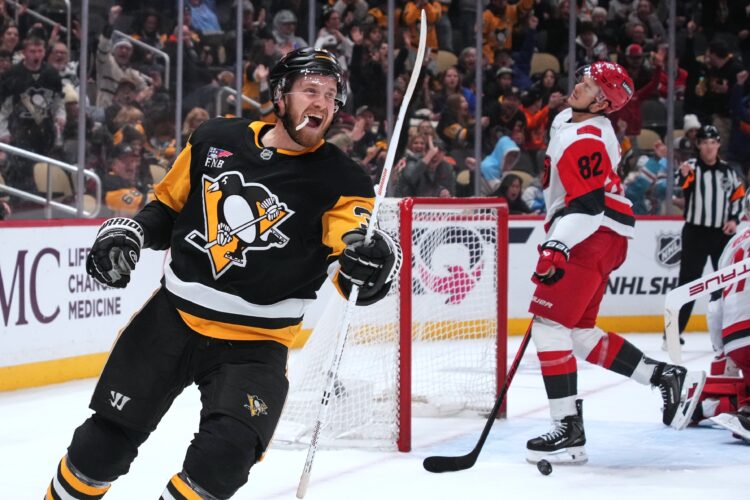 Penguins rout Hurricanes behind Mantha